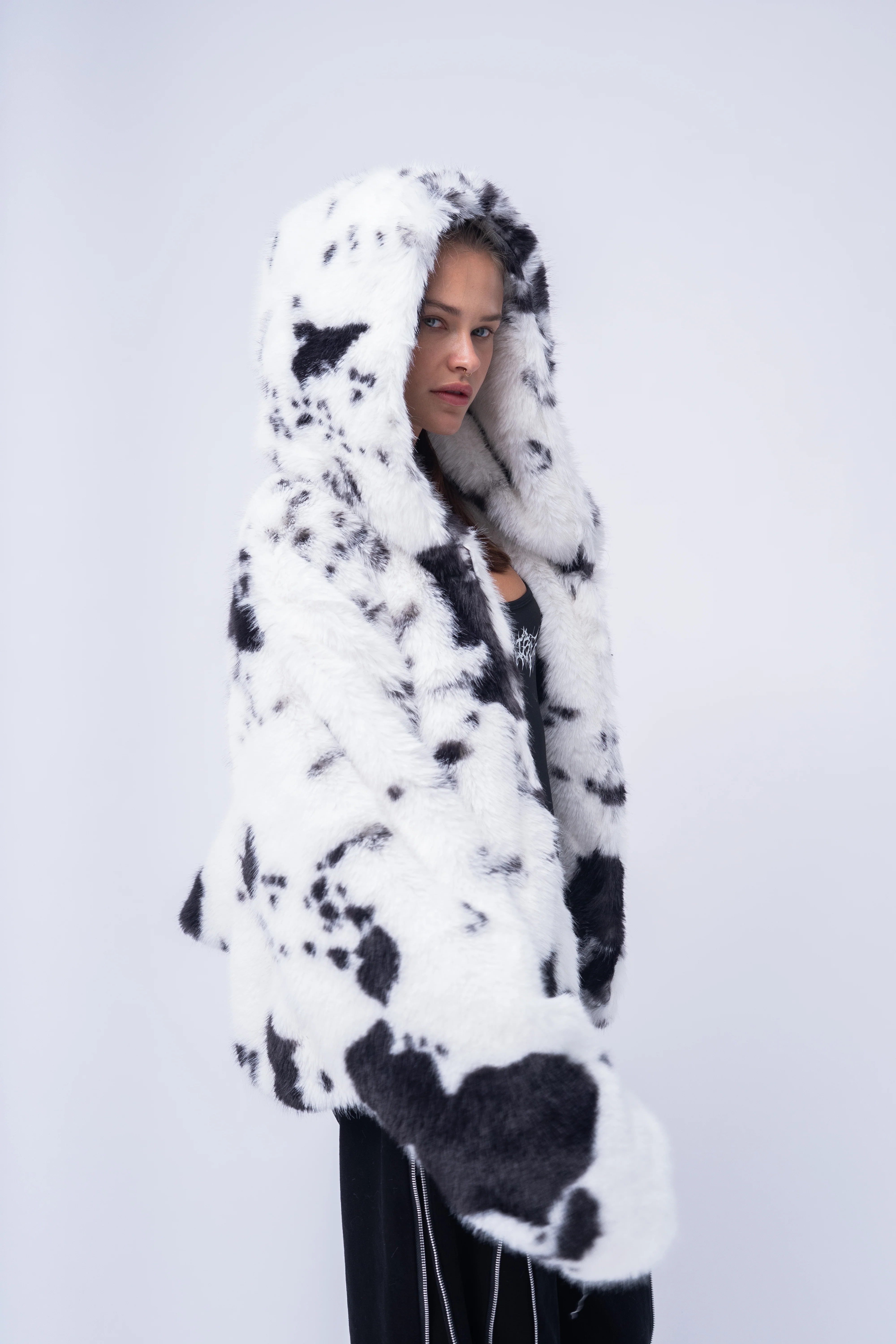 BW FAUX FUR COAT. - Image 4